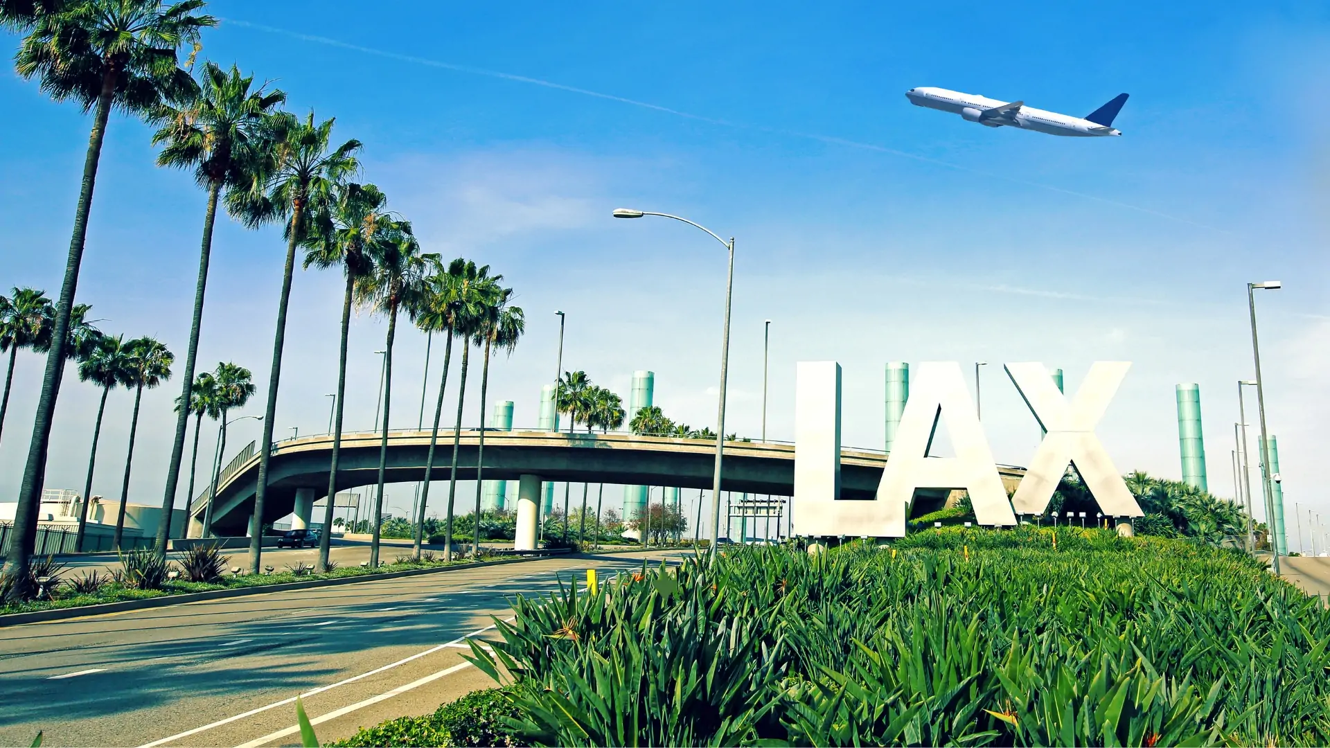 Avion décollant de l'aéroport de Los Angeles